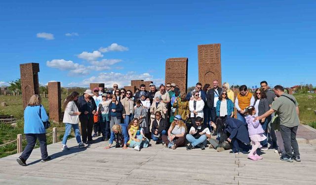 Selçuklu Mezarlığı Bayramda Ziyaretçi Akınına Uğradı