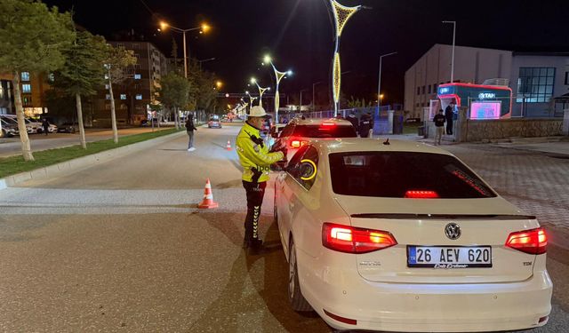 Tatvan'da Şok Uygulamada 1228 Kişi Denetlendi