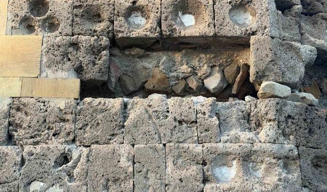 Bayburt Kalesi'nde Düşme Riski Alarmı