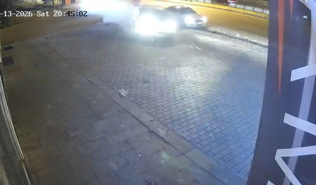 Bingöl'de iki aracın çarpıştığı kaza kamerada: Yaralanan olmadı