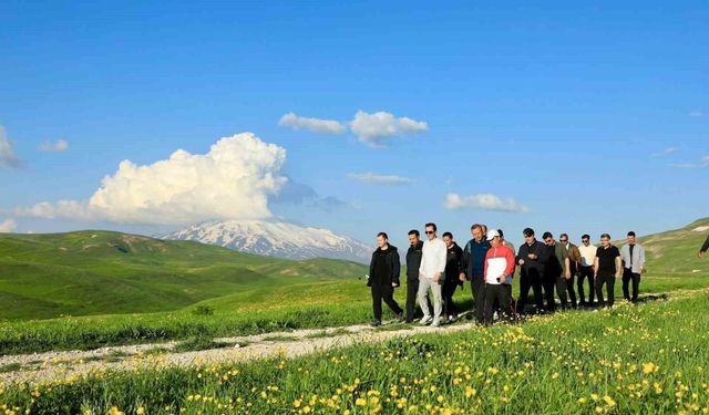 Bitlis'te Sütey Yaylası'nda Doğayla İç İçe Yürüyüş