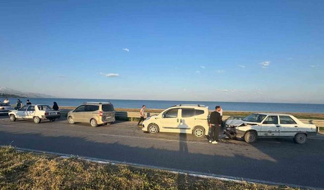 Düğün Konvoyunda Zincirleme Kaza: 3 Yaralı