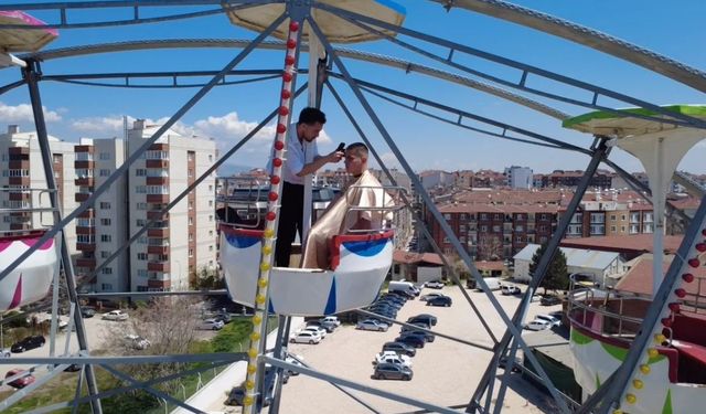 Eskişehir'de Dönme Dolapta Sıra Dışı Saç Kesimi