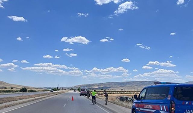 Kilis'te Otomobil Şarampole Devrildi: 2 Yaralı