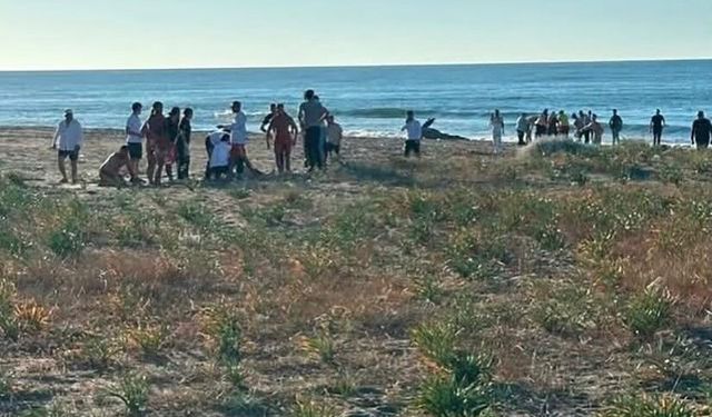 Sakarya'da denizde akıntıya kapılan baba ile kızı son anda kurtarıldı