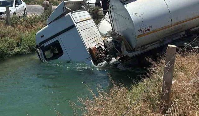 Şanlıurfa’da Tanker ve Kamyon Sulama Kanalına Uçtu: 2 Yaralı