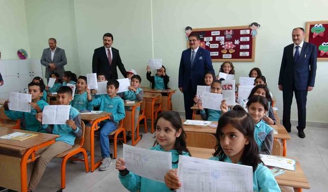 Van'da 275 Bin Öğrenci Karne Sevinci Yaşadı