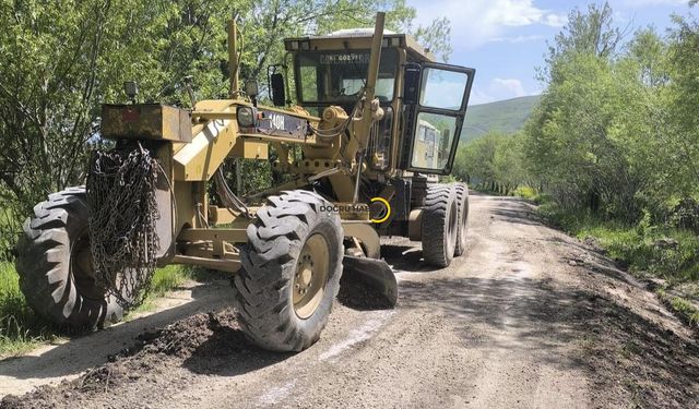 Bitlis'te Yaz Sezonuyla Birlikte Köy Yollarında Çalışmalar Hız Kazandı
