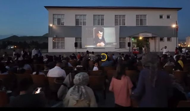 Güroymak'ta Açık Hava Sinema Gecesi Yoğun İlgi Gördü