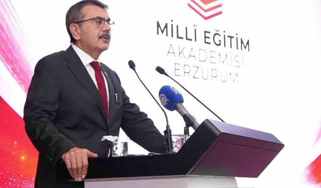 Bakan Tekin'den Öğretmen Adaylarına Çağa Uyum Vurgusu