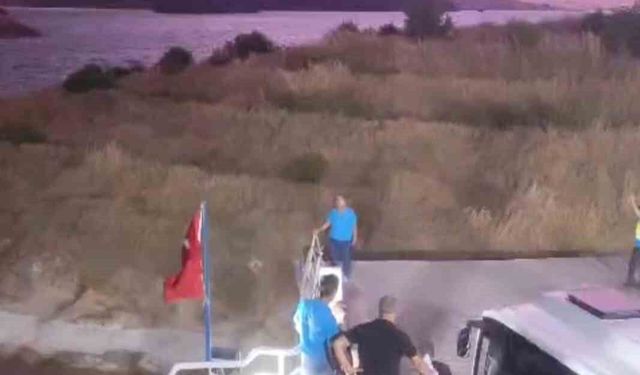 Elazığ'da Fırtına Feribot Seferini Zorlaştırdı