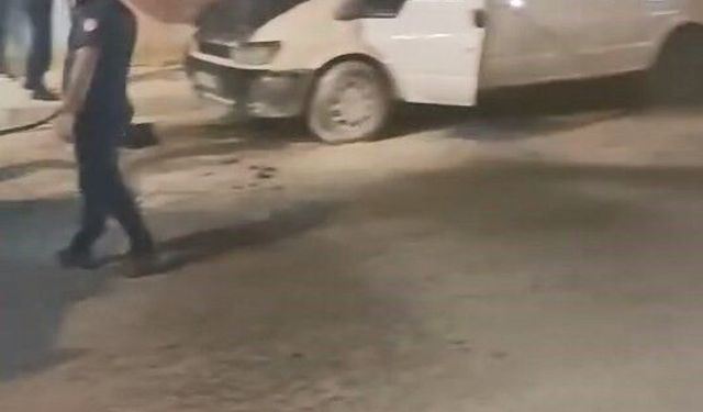 Elazığ'da Seyir Halindeki Minibüs Alevlere Teslim Oldu