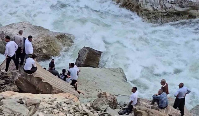 Habur Çayı'nda Kaybolan Genç İçin Arama Başlatıldı