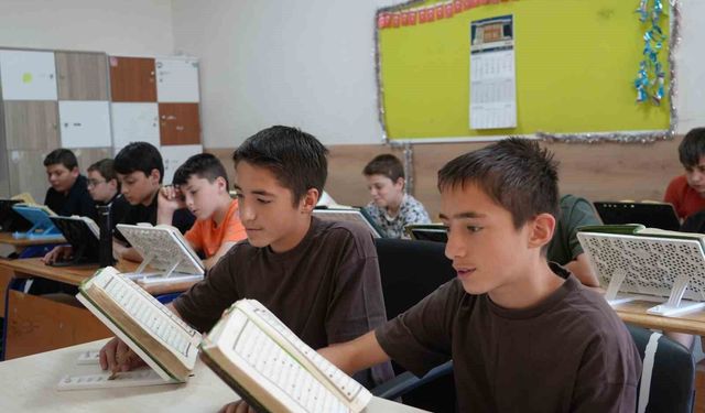 İkiz Kardeşlerden Hafızlık Başarısı