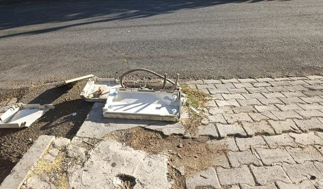 Kahta'da Açıkta Kalan Elektrik Kablolarına Tepki