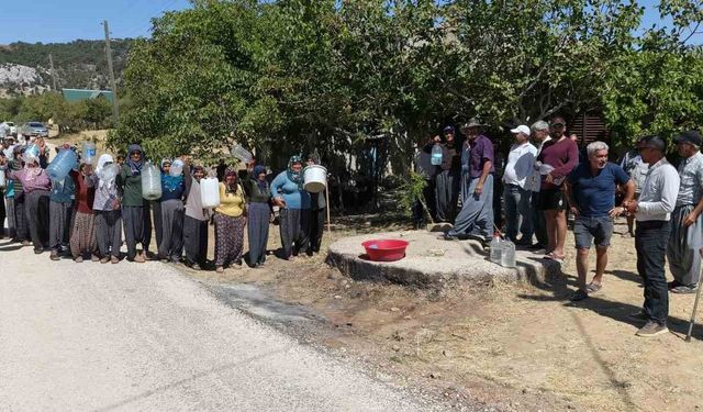 Mersin’de Mahalle Susuzlukla Mücadele Ediyor