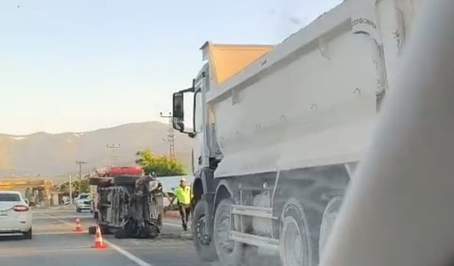 Muş'ta İl Özel İdaresi Aracı Takla Attı: 1 Yaralı