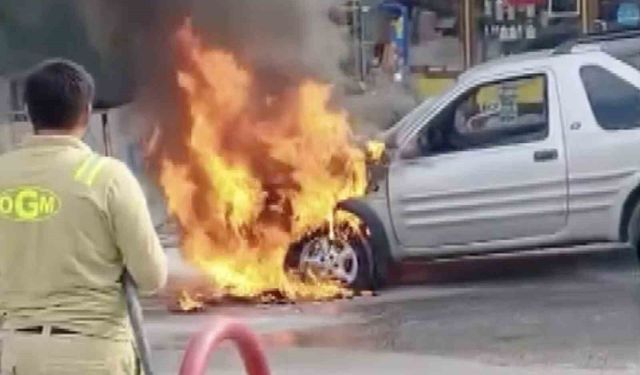 Seyir Halindeki Cip Alevlere Teslim Oldu