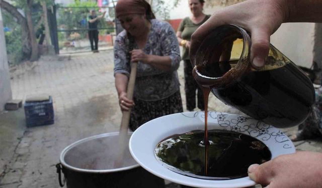 Şifa Deposu Dut Pekmezi Kazanlarda Kaynamaya Başladı