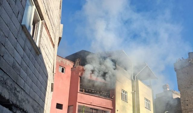 Siirt'te Apartman Dairesinde Yangın Paniği