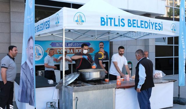 Belediye Başkanı Tanğlay’dan sıcak çorba ikramı