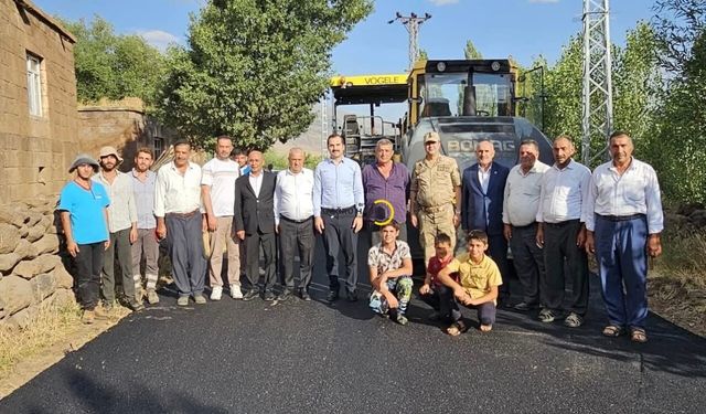 Kaymakam Aykaç Taşüstü Köyündeki BSK Asfalt Çalışmalarını İnceledi
