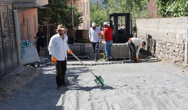 Adilcevaz'da Doğalgaz Sonrası 35 Bin Metrekare Kilitli Parke Taşı Döşenecek