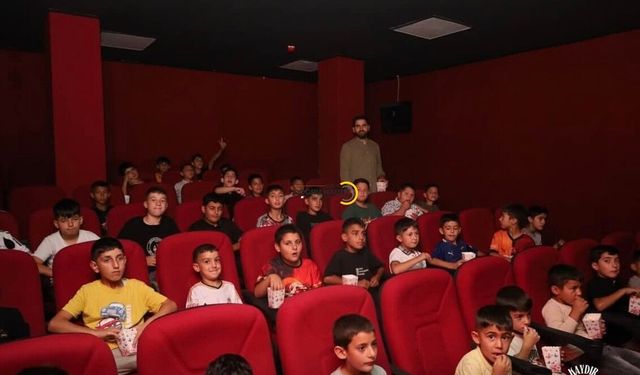Güroymak'ta Yaz Kur'an Kursu Öğrencilerine Sinema Sürprizi