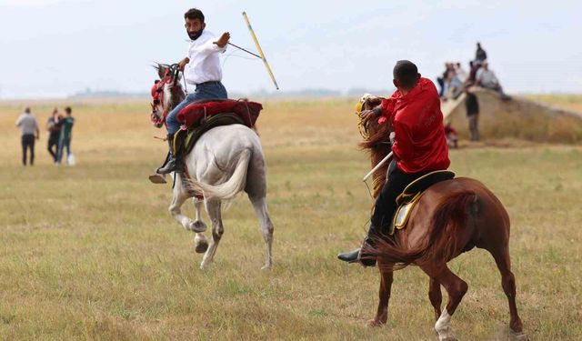 Ağrı’da At Yarışları Yeniden Başladı: 27 At Yarıştı
