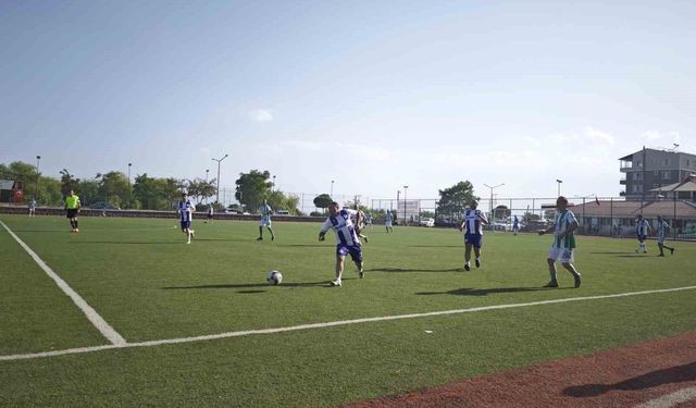 Ahlat'ta 40 Yaş Üstü Futbolcular Şöhretler Turnuvasında Buluştu