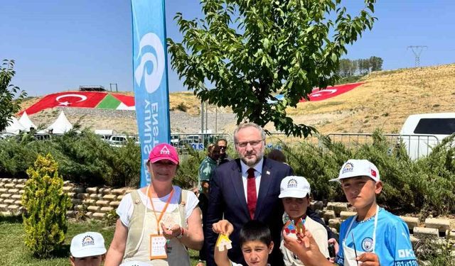 Ahlat’ta Yunus Emre Enstitüsü Çadırına Yoğun İlgi
