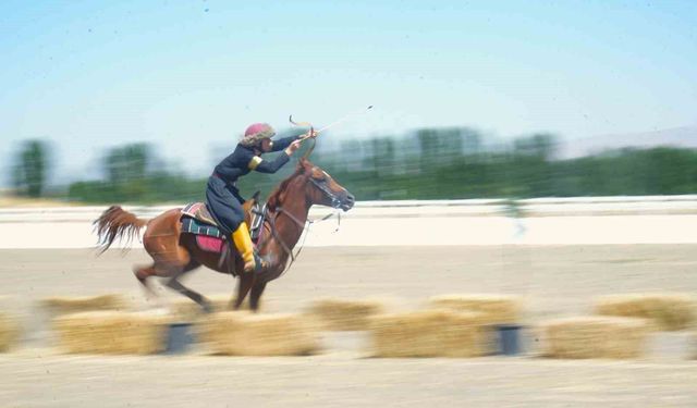 Malazgirt’te Atlı Okçuluk Finali Heyecanı