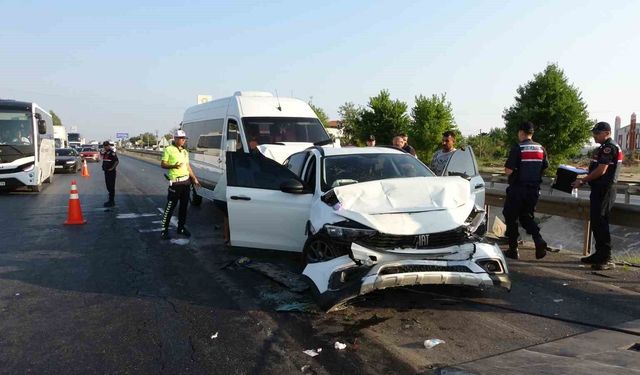 Manavgat'ta Tur Minibüsü Kazası: 17 Yaralı