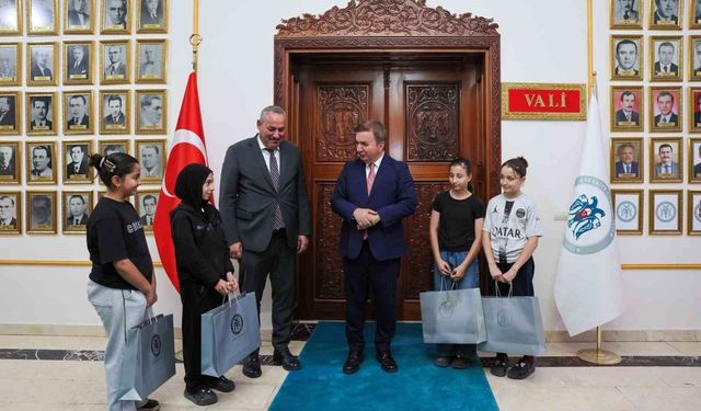 Vali Aydoğdu'dan Genç Karatecilere Destek