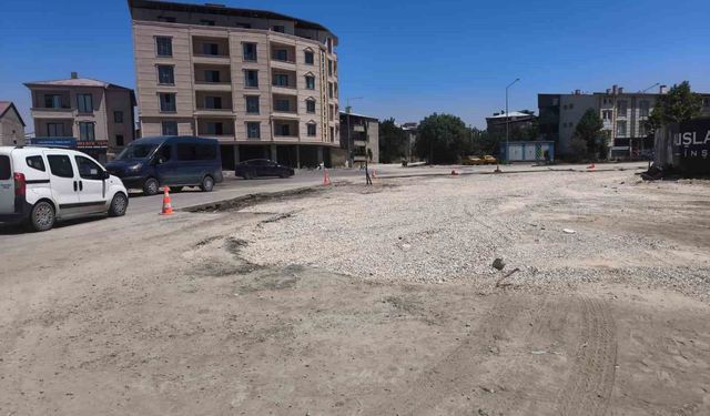 Van'da Bitmeyen Yol Çalışmaları Tepki Çekiyor