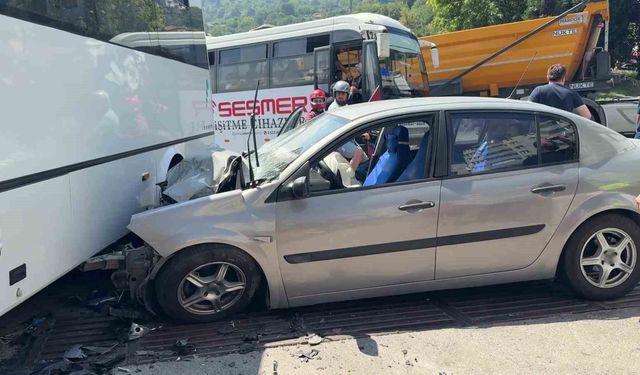 Zonguldak’ta Otobüs Ve Otomobil Çarpıştı
