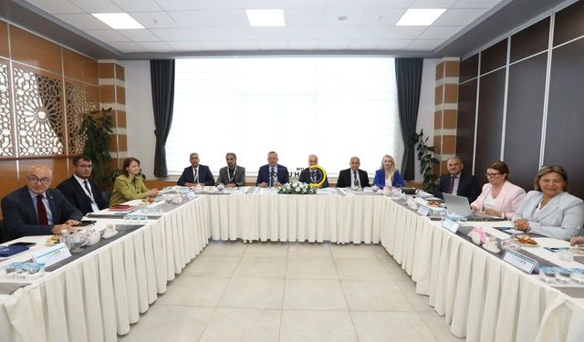Bitlis’in Geleceği Bilimsel Gelişim Çalıştayı’nda Masaya Yatırıldı