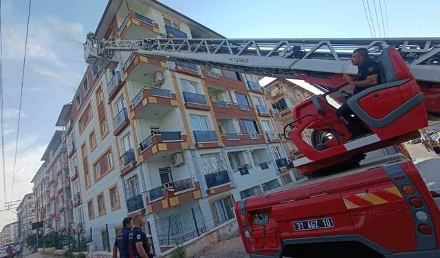 Hatay’da Ailenin Uykusu Yangınla Bölündü