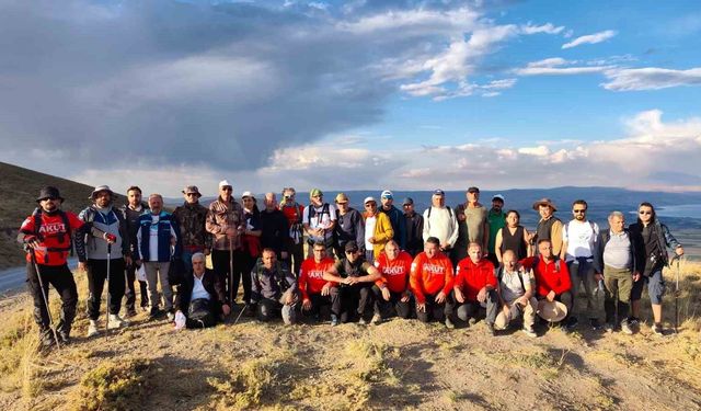 Nemrut Kalderası’nda 70 Dağcıdan 40 Kilometrelik Etkinlik