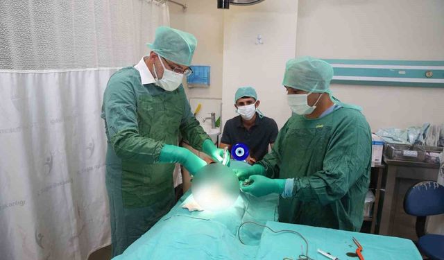 Serik’te Doktor Başkan Çocukları Sünnet Etti