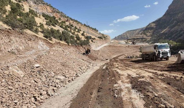 Şırnak’ta Beytüşşebap Yolu Yenileniyor