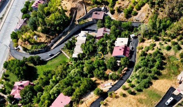 Bitlis’te Saray Mahallesi’nde Sıcak Asfalt Çalışmaları Tamamlandı