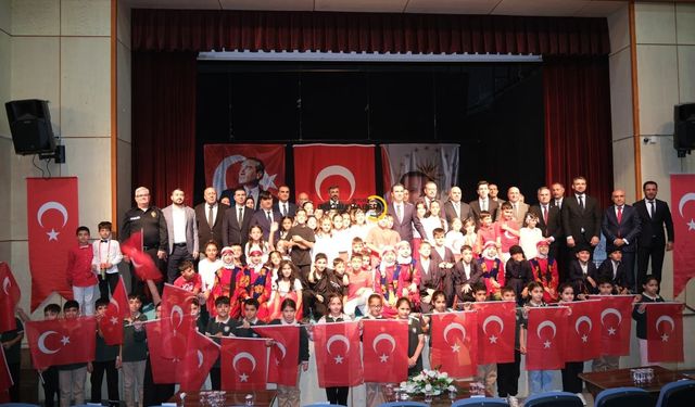 Bitlis’te İlköğretim Haftası Coşkuyla Kutlandı