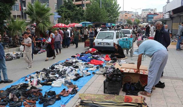 Adana'da Bit Pazarı Gün Doğmadan Doluyor