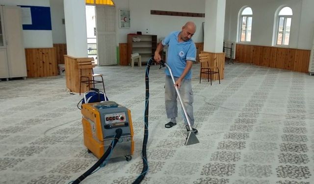 Akdeniz’de 161 İbadethaneye Düzenli Temizlik