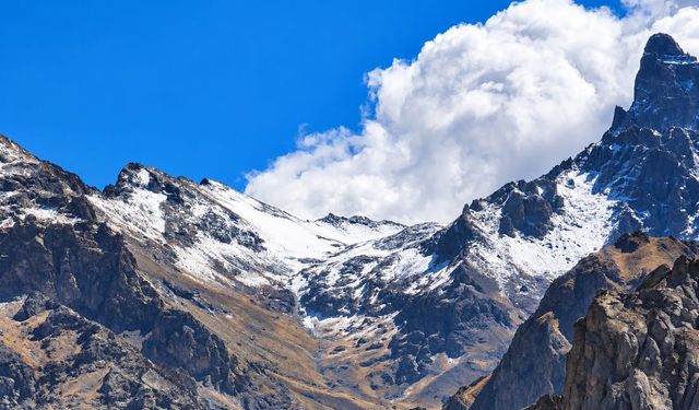 Hakkari'nin Zirveleri Ekim Başında Beyaza Büründü