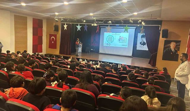 Kars’ta Öğrencilere Siber Zorbalık Ve Teknoloji Bağımlılığı Uyarısı