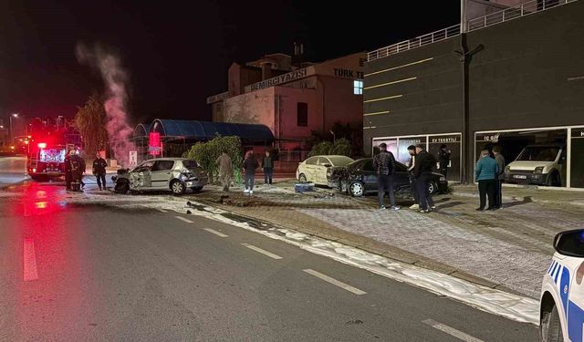 Kayseri’de Otomobil Alev Aldı: 2 Yaralı
