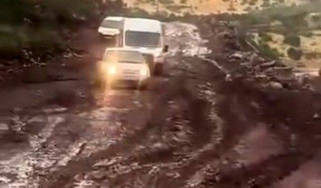 Pervari’de Yağış Ulaşımı Felç Etti