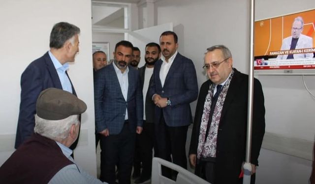 Siyasilerden Hastaneye Ziyaret
